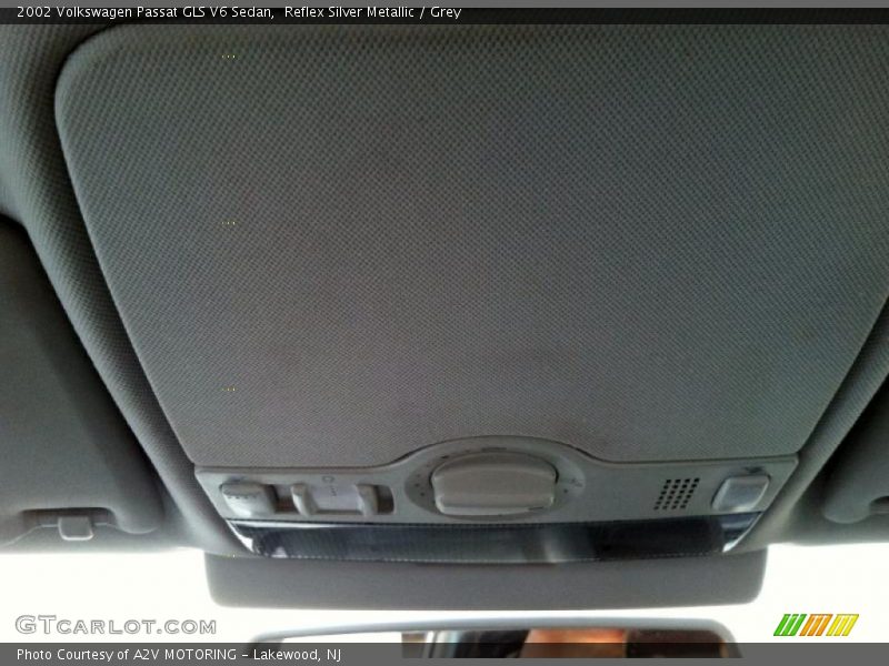 Reflex Silver Metallic / Grey 2002 Volkswagen Passat GLS V6 Sedan
