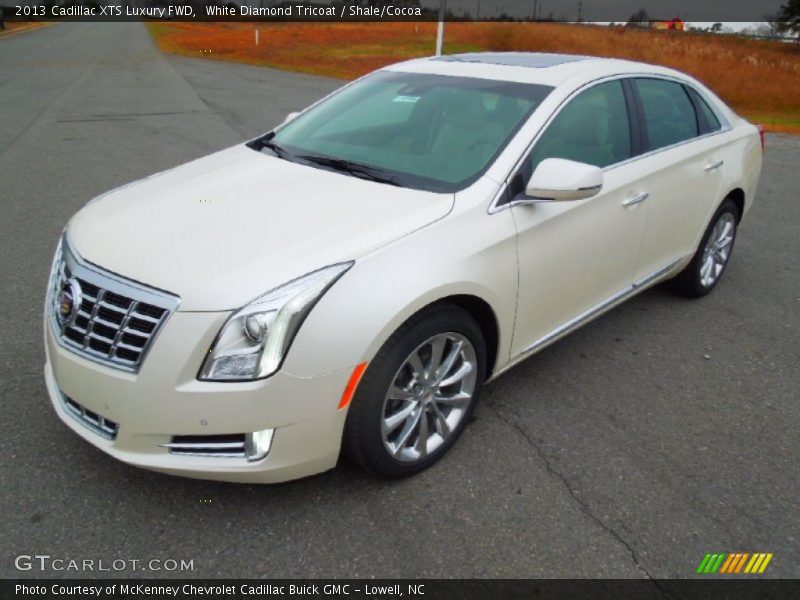 Front 3/4 View of 2013 XTS Luxury FWD