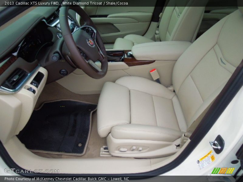 White Diamond Tricoat / Shale/Cocoa 2013 Cadillac XTS Luxury FWD