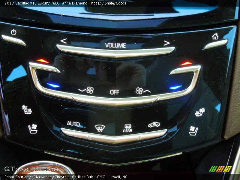 White Diamond Tricoat / Shale/Cocoa 2013 Cadillac XTS Luxury FWD