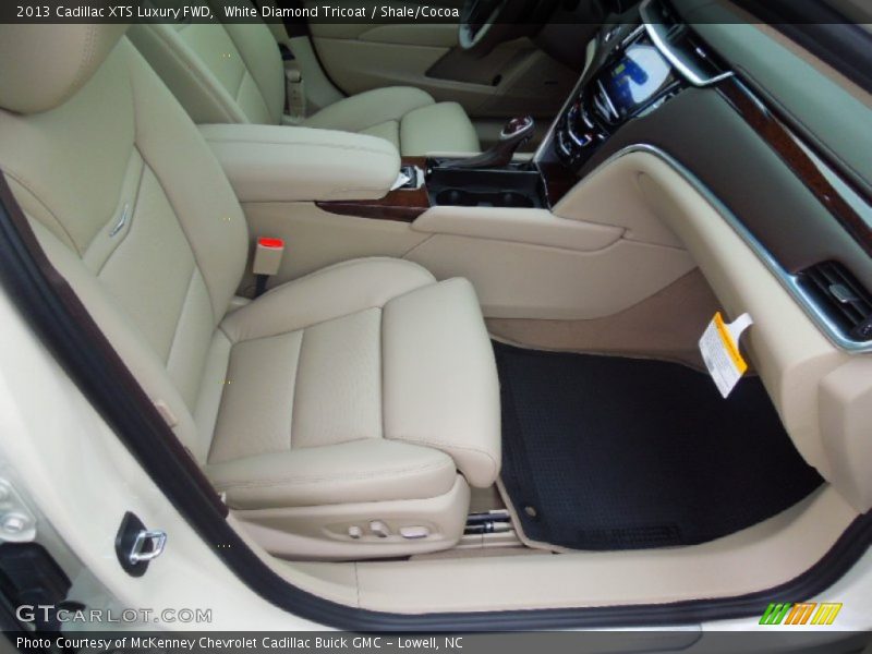 White Diamond Tricoat / Shale/Cocoa 2013 Cadillac XTS Luxury FWD