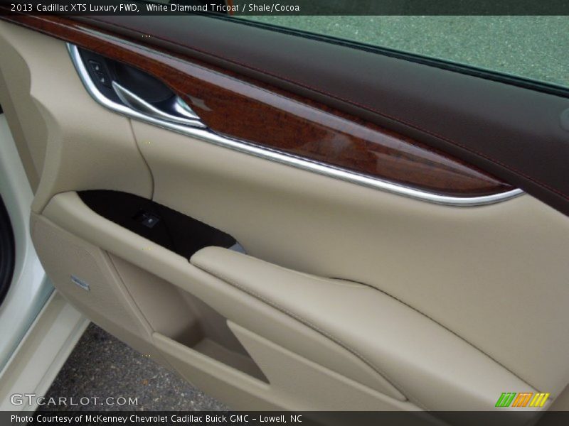 White Diamond Tricoat / Shale/Cocoa 2013 Cadillac XTS Luxury FWD