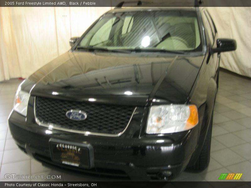 Black / Pebble 2005 Ford Freestyle Limited AWD