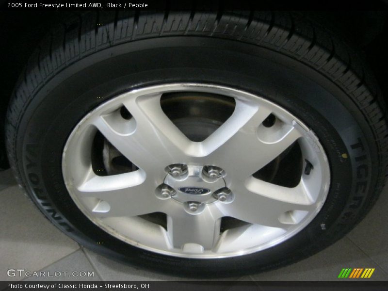 Black / Pebble 2005 Ford Freestyle Limited AWD