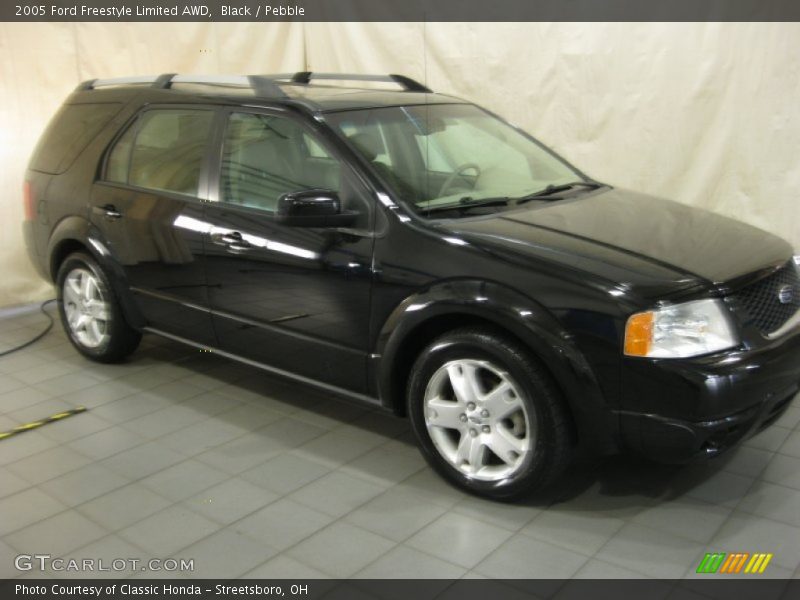 Black / Pebble 2005 Ford Freestyle Limited AWD
