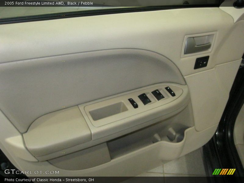 Black / Pebble 2005 Ford Freestyle Limited AWD