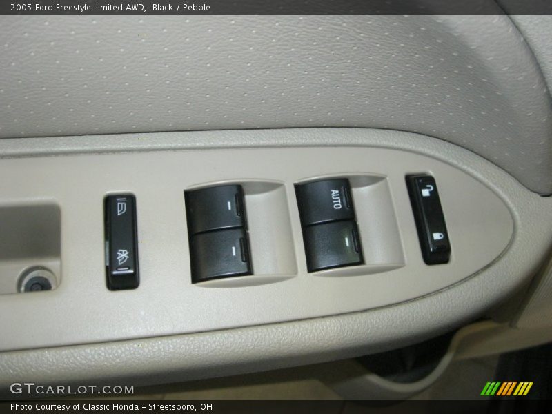 Black / Pebble 2005 Ford Freestyle Limited AWD