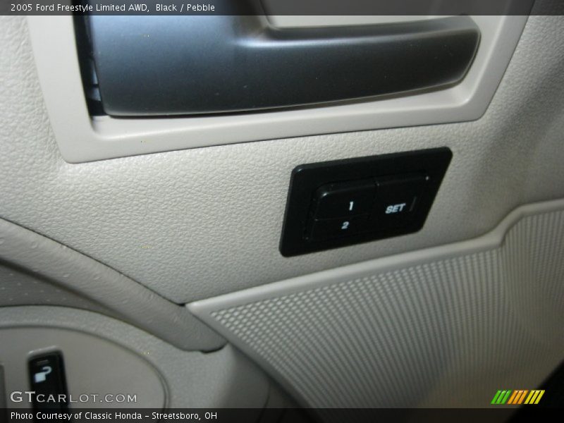 Black / Pebble 2005 Ford Freestyle Limited AWD