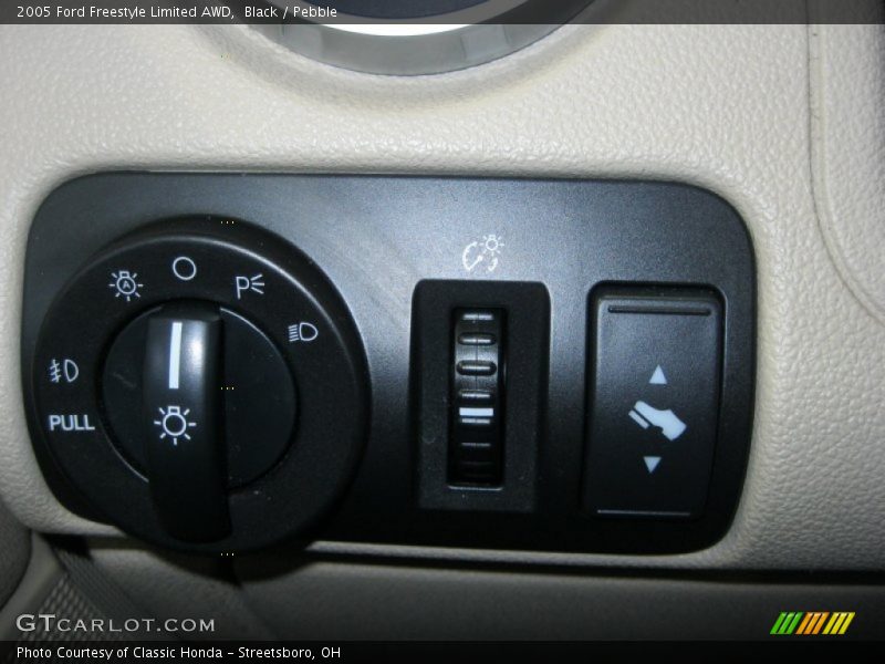 Black / Pebble 2005 Ford Freestyle Limited AWD