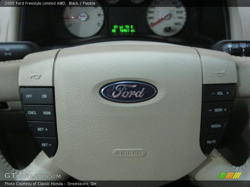 Black / Pebble 2005 Ford Freestyle Limited AWD
