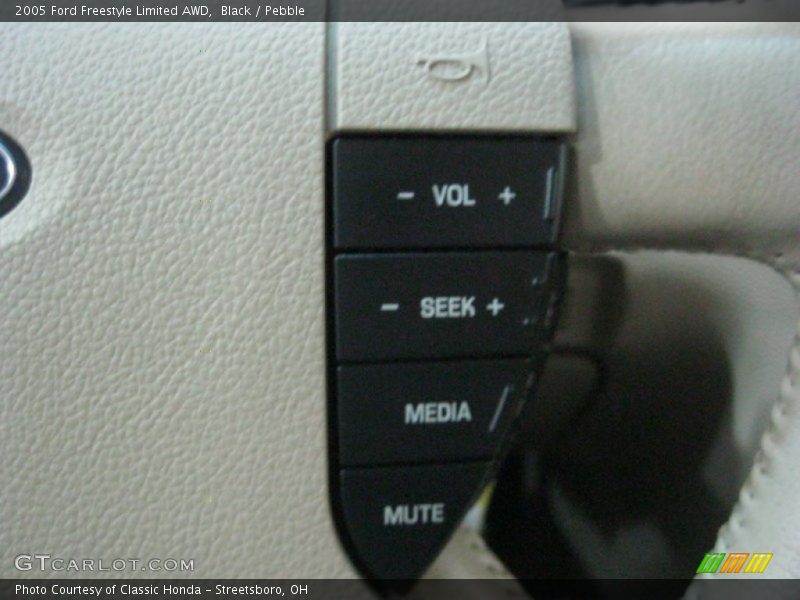 Black / Pebble 2005 Ford Freestyle Limited AWD