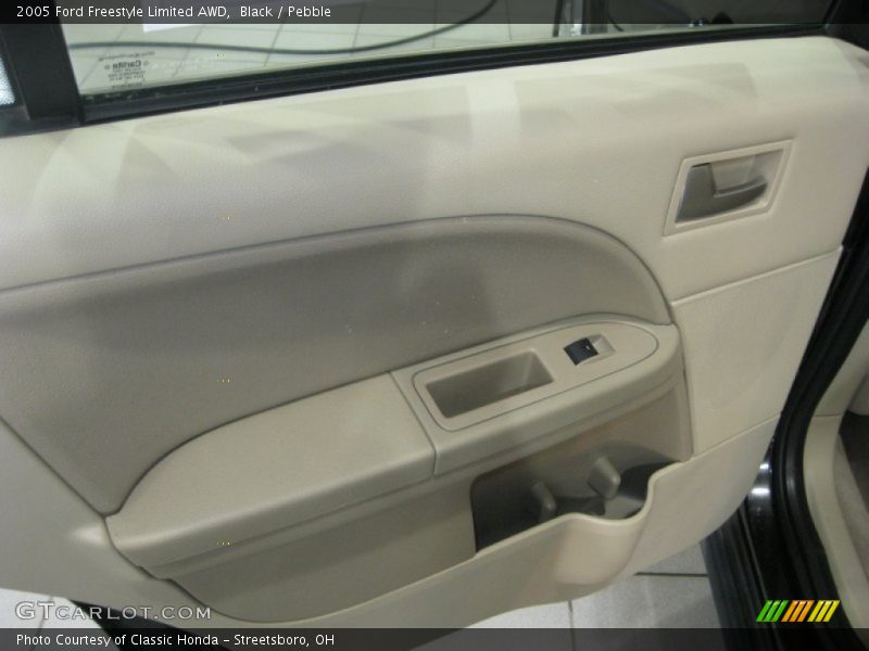 Black / Pebble 2005 Ford Freestyle Limited AWD