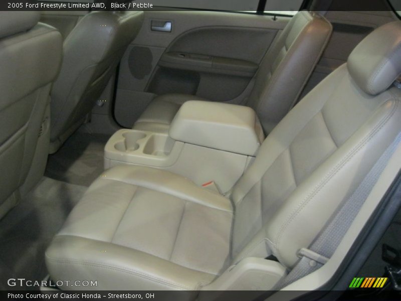 Black / Pebble 2005 Ford Freestyle Limited AWD