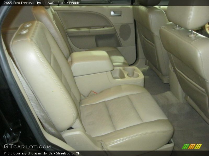Black / Pebble 2005 Ford Freestyle Limited AWD
