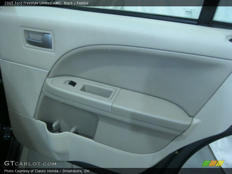 Black / Pebble 2005 Ford Freestyle Limited AWD