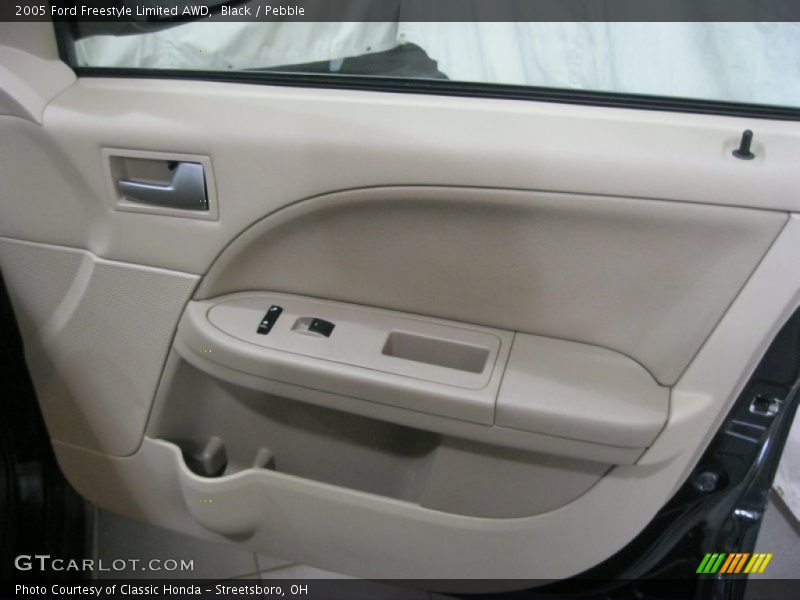 Black / Pebble 2005 Ford Freestyle Limited AWD