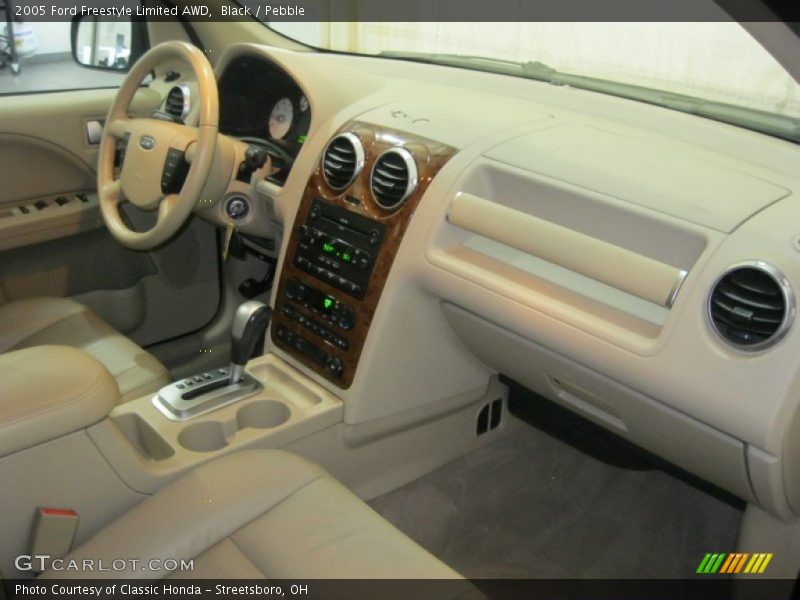 Black / Pebble 2005 Ford Freestyle Limited AWD