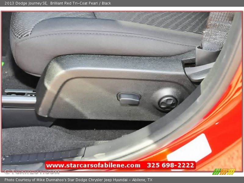 Brilliant Red Tri-Coat Pearl / Black 2013 Dodge Journey SE