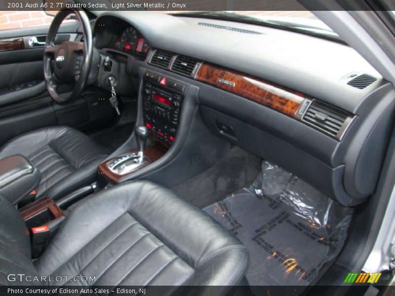 Dashboard of 2001 A6 2.7T quattro Sedan