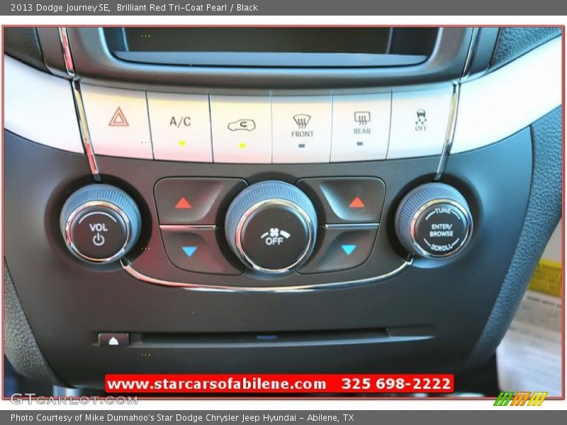 Brilliant Red Tri-Coat Pearl / Black 2013 Dodge Journey SE