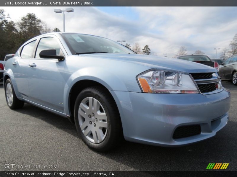 Front 3/4 View of 2013 Avenger SE
