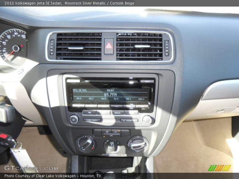 Moonrock Silver Metallic / Cornsilk Beige 2013 Volkswagen Jetta SE Sedan