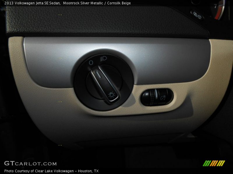 Moonrock Silver Metallic / Cornsilk Beige 2013 Volkswagen Jetta SE Sedan