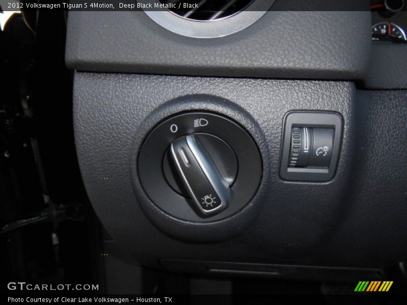 Deep Black Metallic / Black 2012 Volkswagen Tiguan S 4Motion