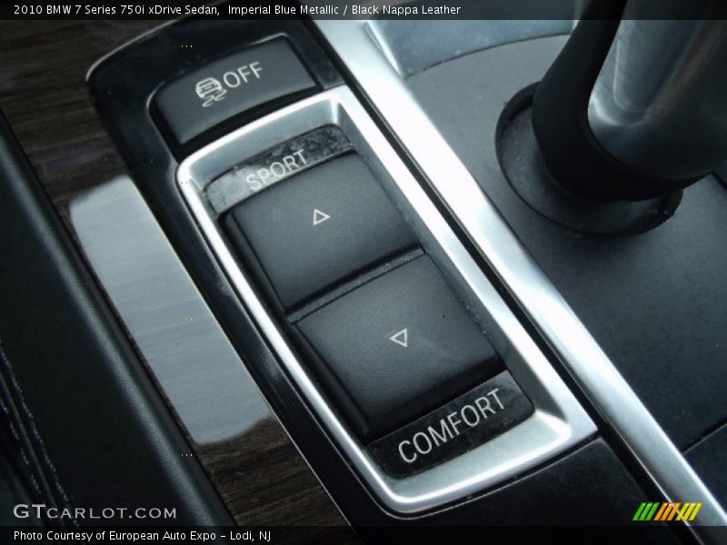 Controls of 2010 7 Series 750i xDrive Sedan