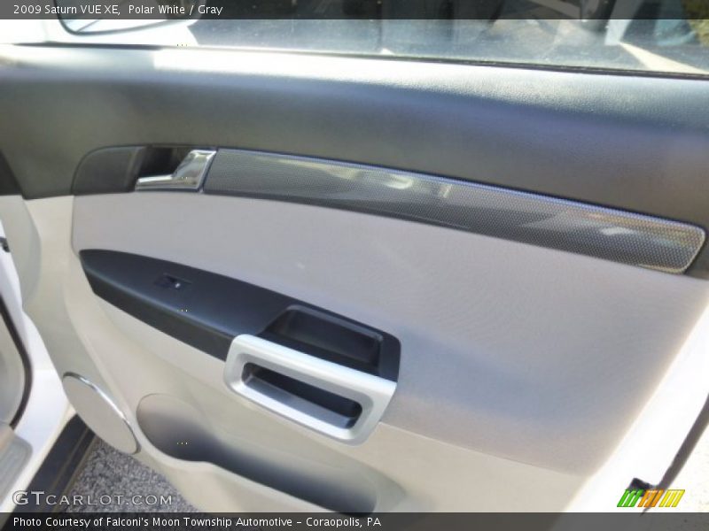 Polar White / Gray 2009 Saturn VUE XE