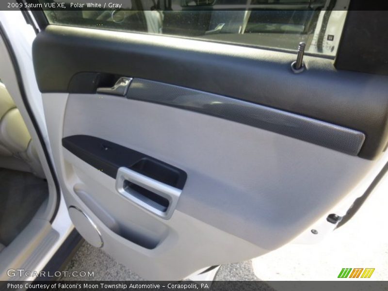 Polar White / Gray 2009 Saturn VUE XE