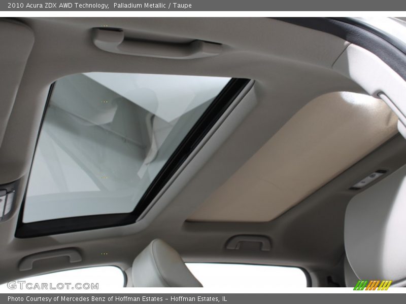 Sunroof of 2010 ZDX AWD Technology