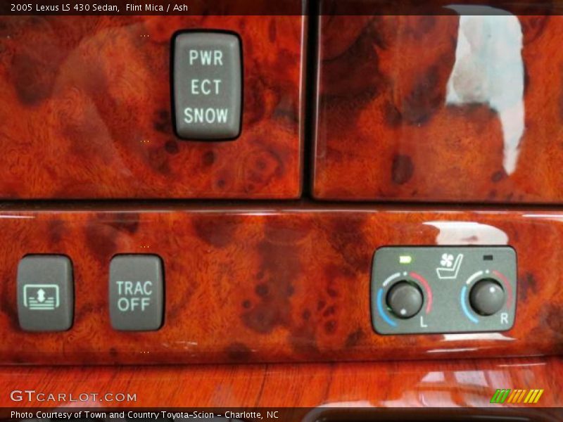 Controls of 2005 LS 430 Sedan