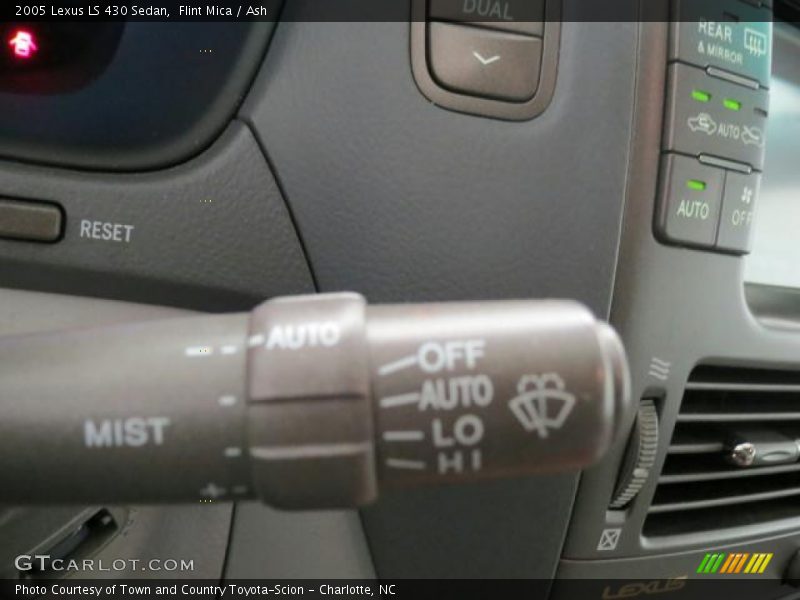 Controls of 2005 LS 430 Sedan