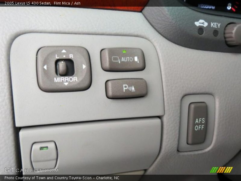 Controls of 2005 LS 430 Sedan