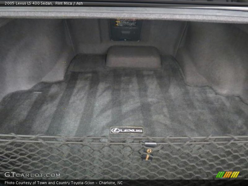  2005 LS 430 Sedan Trunk