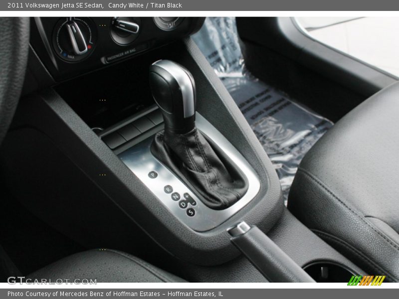 Candy White / Titan Black 2011 Volkswagen Jetta SE Sedan