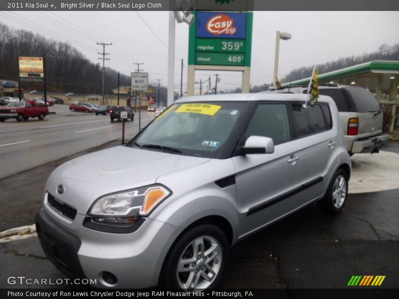 Bright Silver / Black Soul Logo Cloth 2011 Kia Soul +