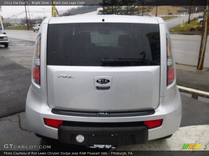 Bright Silver / Black Soul Logo Cloth 2011 Kia Soul +