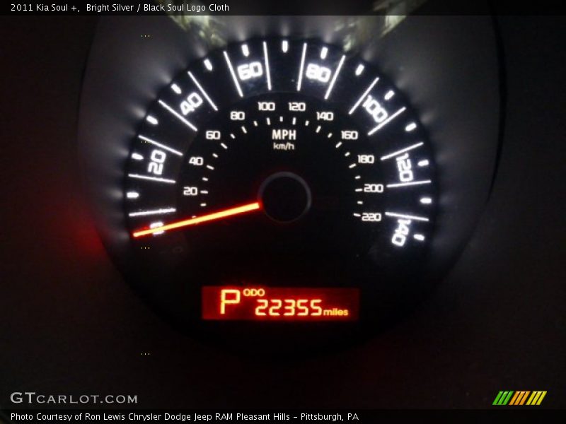 Bright Silver / Black Soul Logo Cloth 2011 Kia Soul +