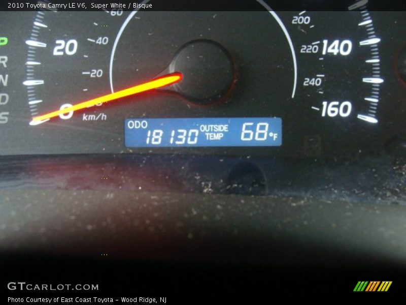 Super White / Bisque 2010 Toyota Camry LE V6