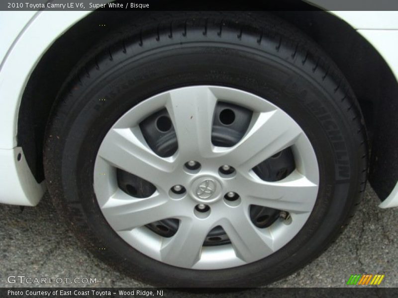 Super White / Bisque 2010 Toyota Camry LE V6