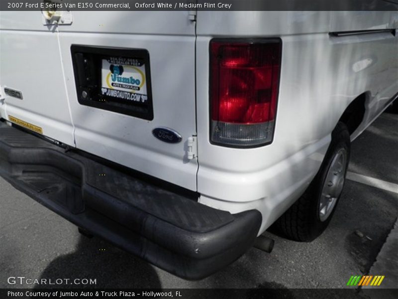 Oxford White / Medium Flint Grey 2007 Ford E Series Van E150 Commercial