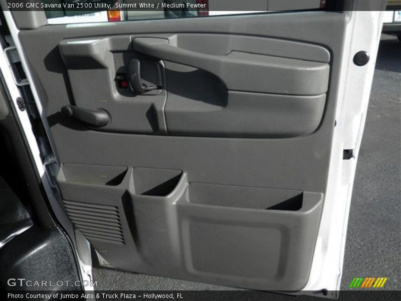 Summit White / Medium Pewter 2006 GMC Savana Van 2500 Utility