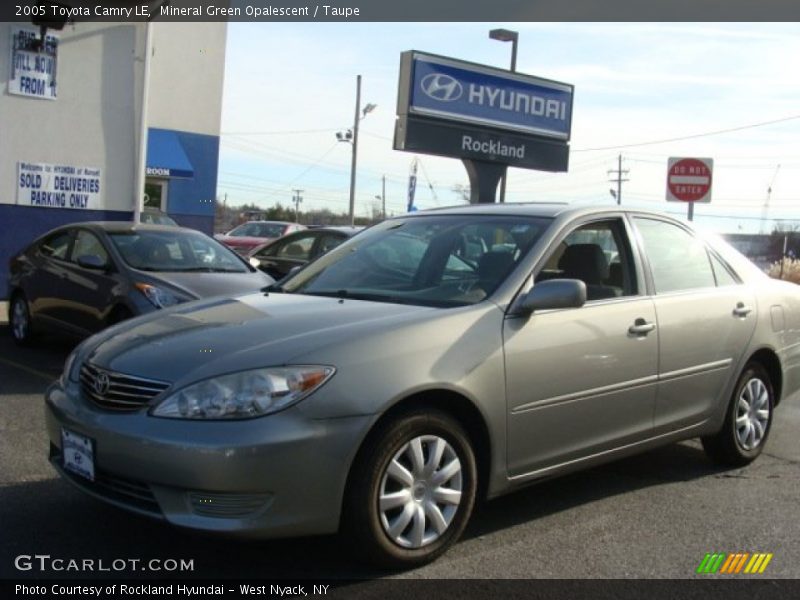 Mineral Green Opalescent / Taupe 2005 Toyota Camry LE