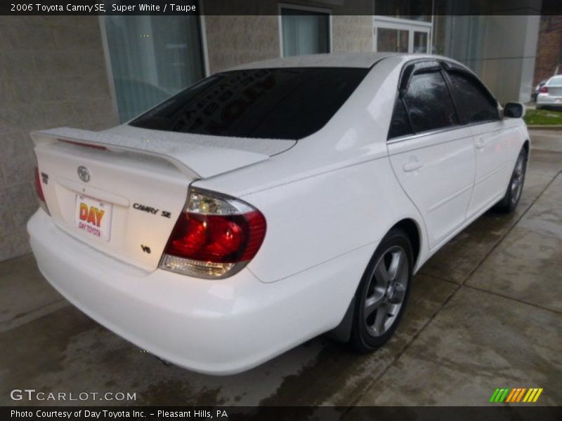 Super White / Taupe 2006 Toyota Camry SE