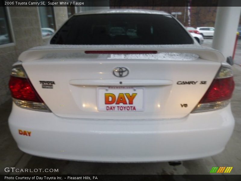 Super White / Taupe 2006 Toyota Camry SE