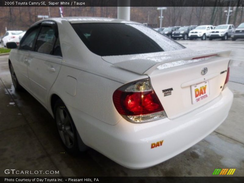 Super White / Taupe 2006 Toyota Camry SE