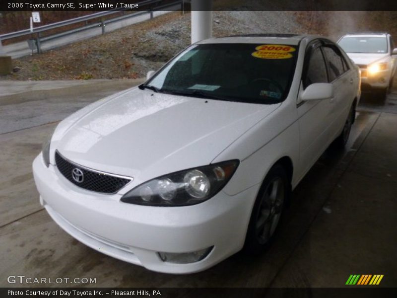 Super White / Taupe 2006 Toyota Camry SE