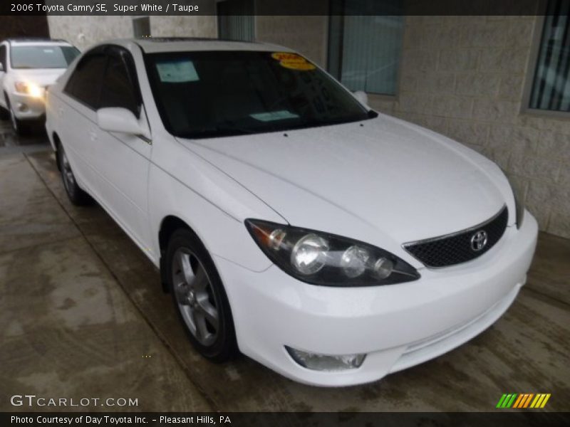 Super White / Taupe 2006 Toyota Camry SE